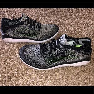 Women size 8 Nike tennis shoes